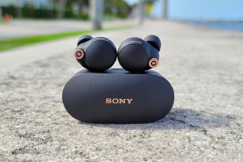 Compare AirPods Pro 2 and Sony WF-1000xM5 in terms of sound quality