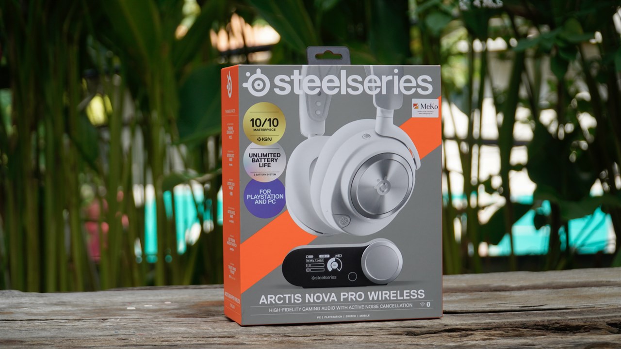 The SteelSeries ARCTIS NOVA Pro Wireless carrying case is designed to be very eye-catching.