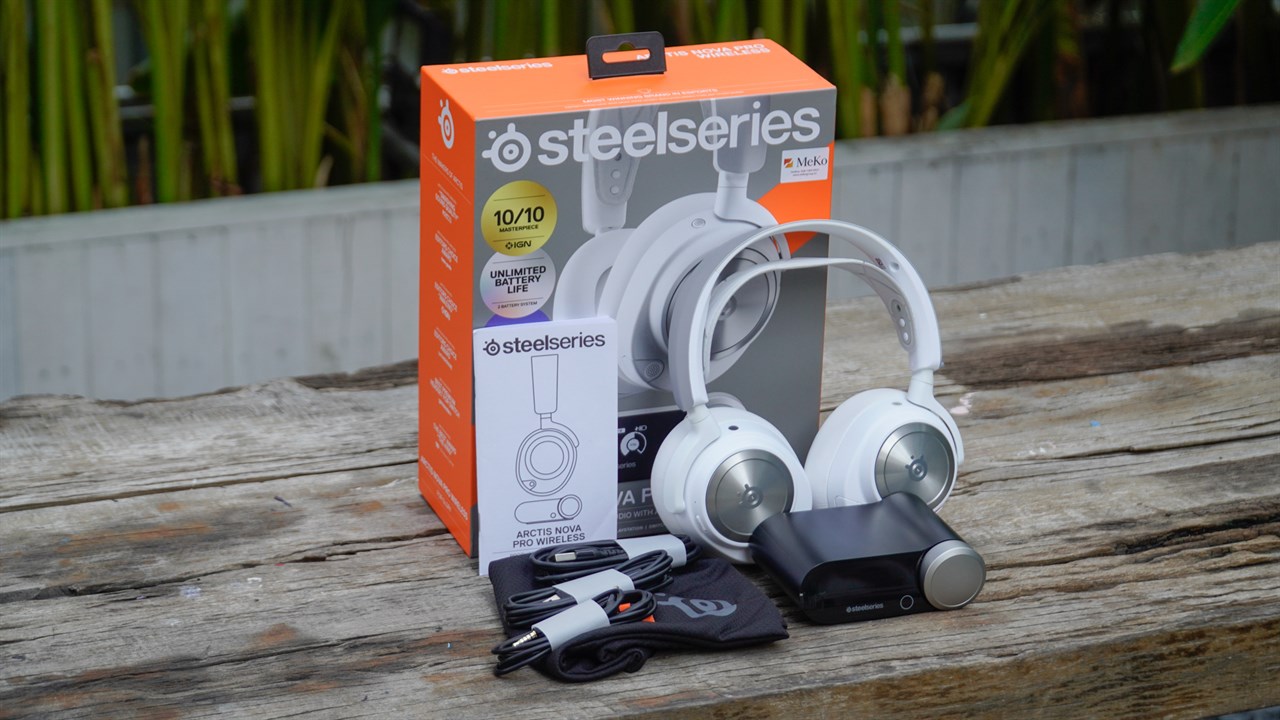 Inside the SteelSeries ARCTIS NOVA Pro Wireless case comes with many accessories.