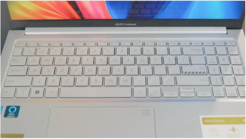 Outstanding backlit keyboard, extremely smooth typing